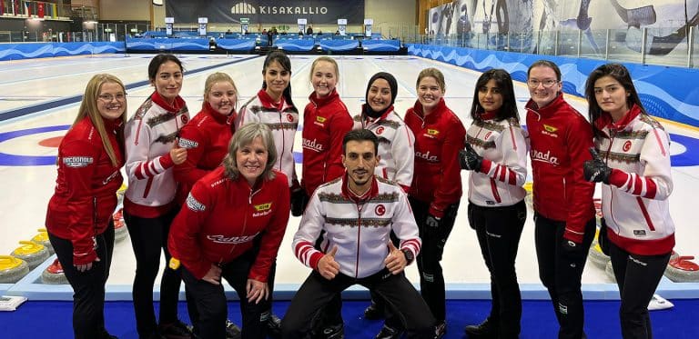 Curling Canada | Canada Holds Off Challenge!